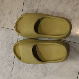 Yeezy Slide Resin Mens US 5, Womens US 6